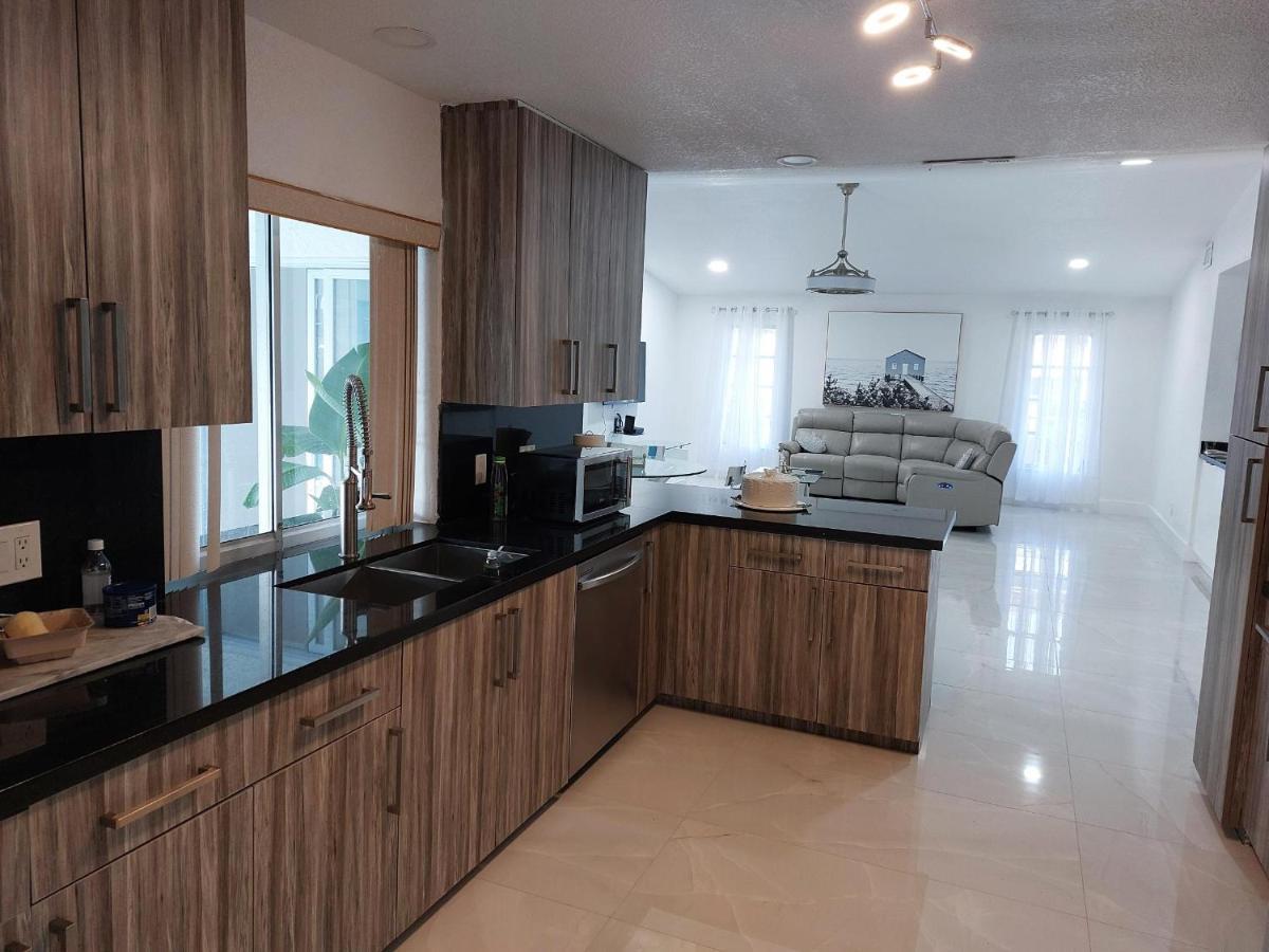 Cape Coral Mini Palace Bagian luar foto