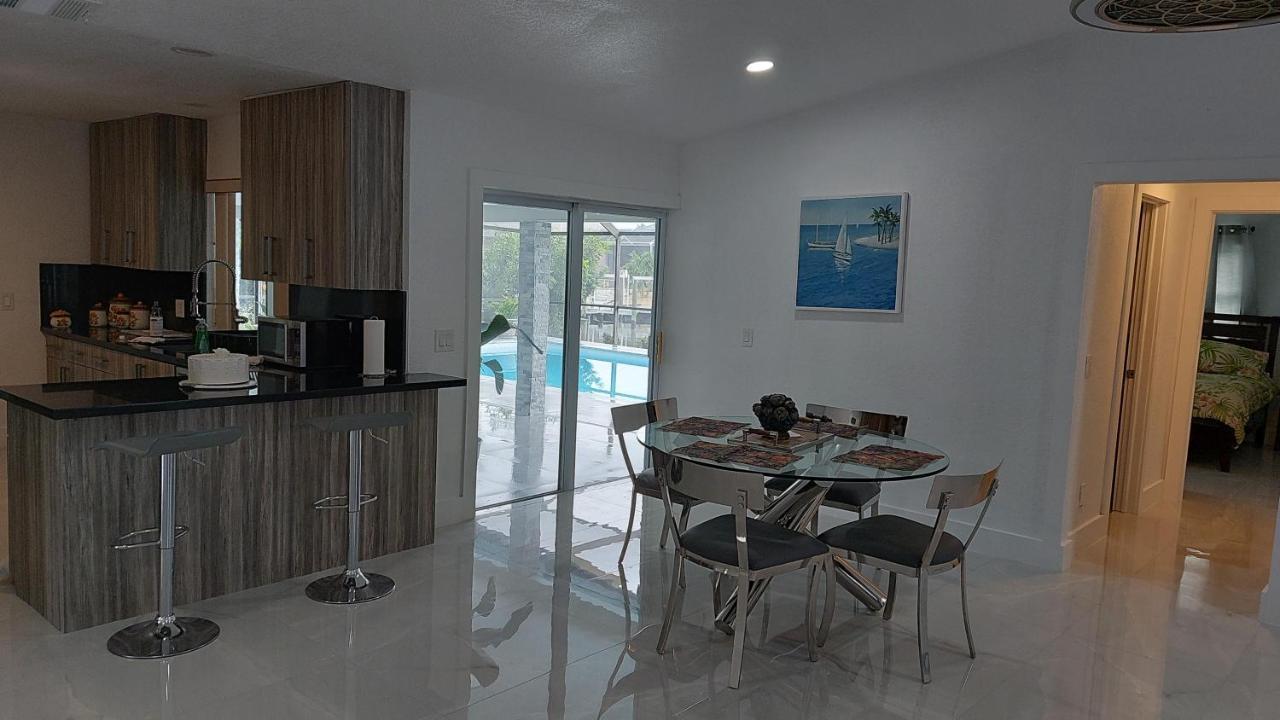 Cape Coral Mini Palace Bagian luar foto