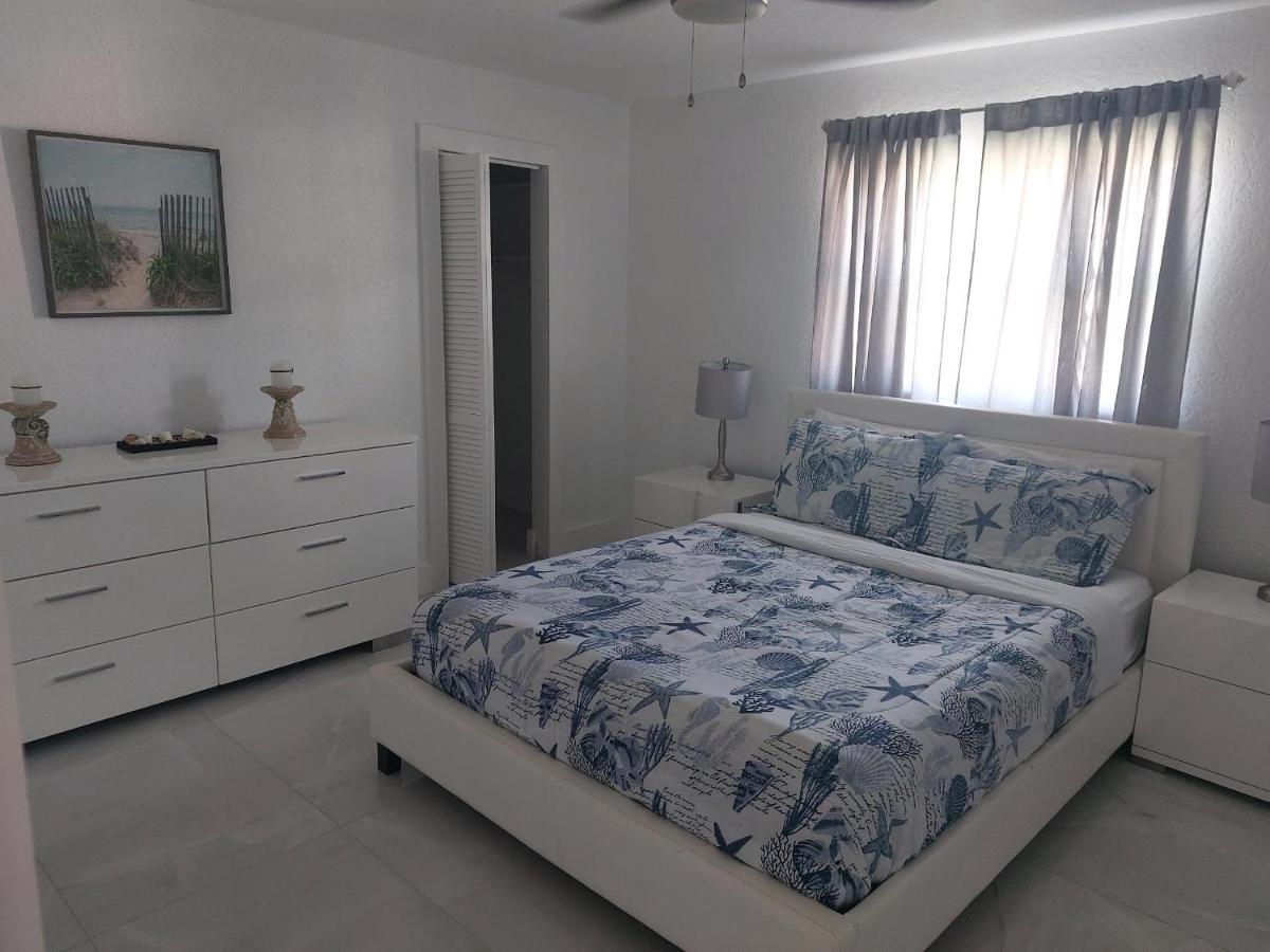 Cape Coral Mini Palace Bagian luar foto