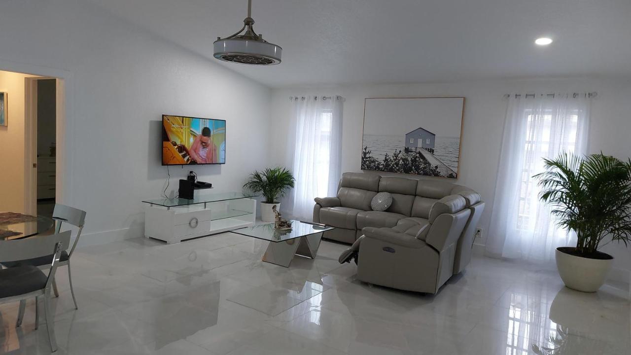 Cape Coral Mini Palace Bagian luar foto